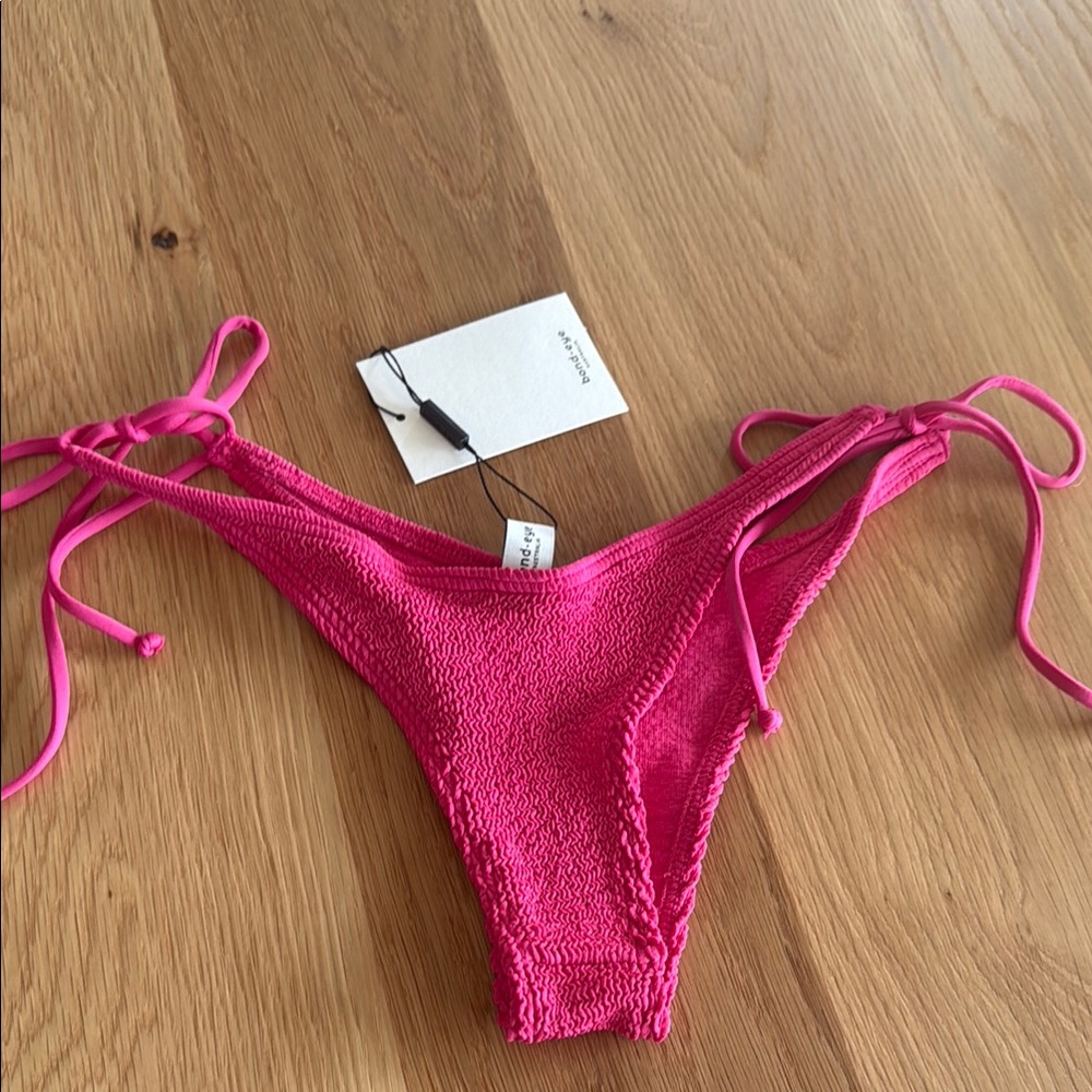 Bond-eye crinkle tie bottoms